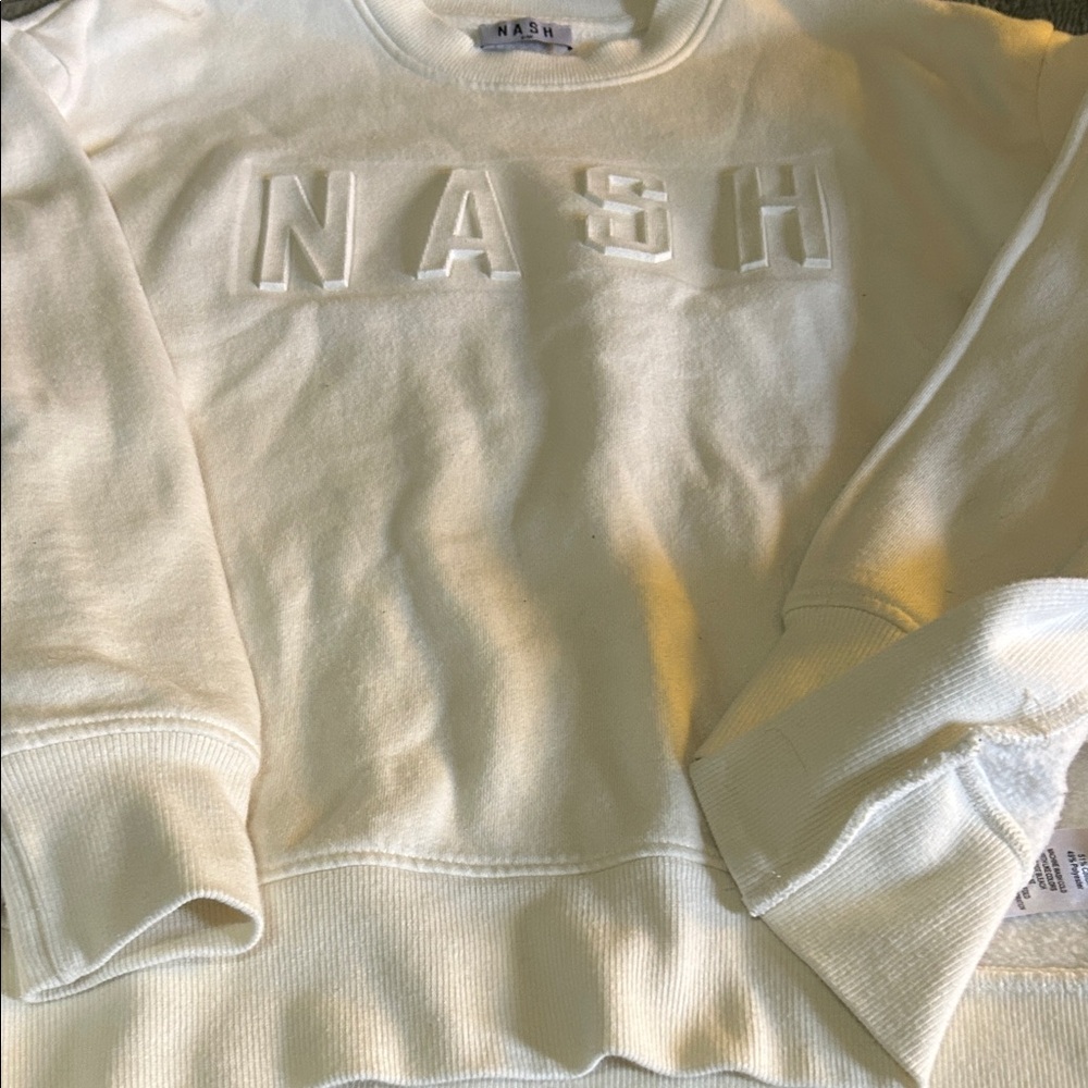 Like new Nash sweatshirt and old navy quarter zip bundle